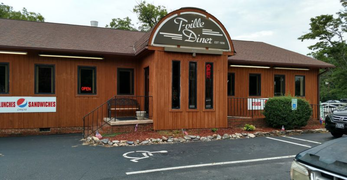 This No-Frills North Carolina Diner Serves A Huge Southern Breakfast For Under $8