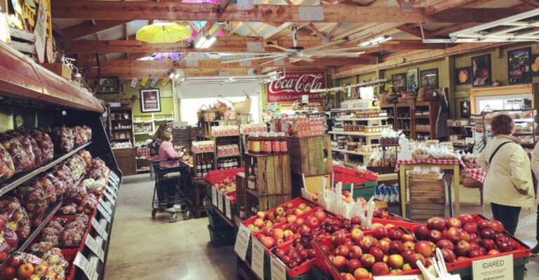 This Ohio Farm Market Becomes A Peach Lover’s Dream In August