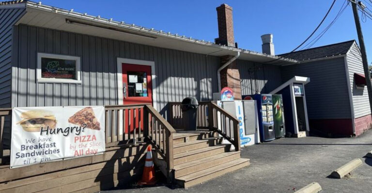 This Ohio Pizzeria Is Tucked Down A Country Road, But Every Slice Is Worth It