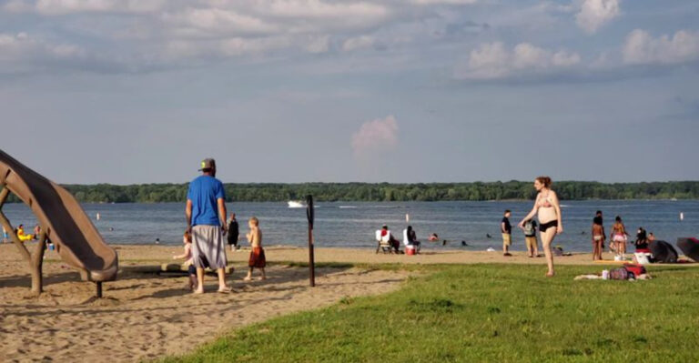 This Ohio State Park Hides A 3,000-Foot Beach Perfect For Summer Days