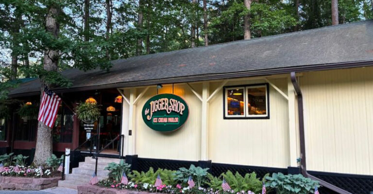 This Pennsylvania Ice Cream Shop Is A Delicious Summer Tradition Worth The Trip