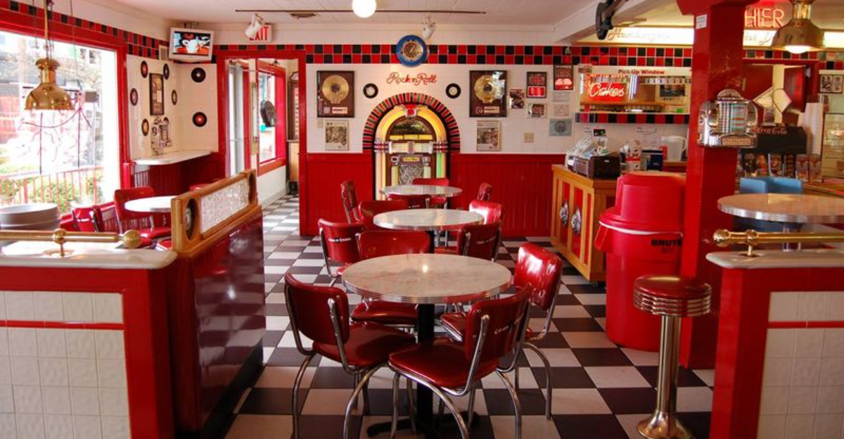 This Retro Missouri Diner Brings the 1950s Back to Life