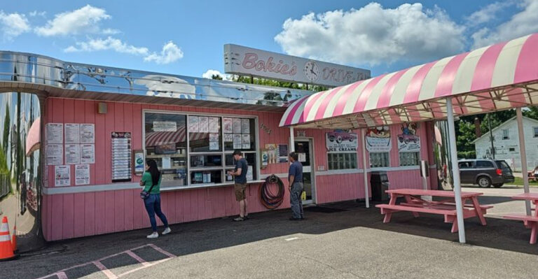 This Retro New York Drive-In Is a Comfort Food Lover’s Dream