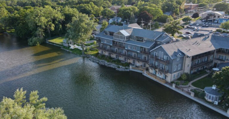 This Riverfront Inn in Illinois Feels Like a Spa Escape in One of the State’s Prettiest Towns