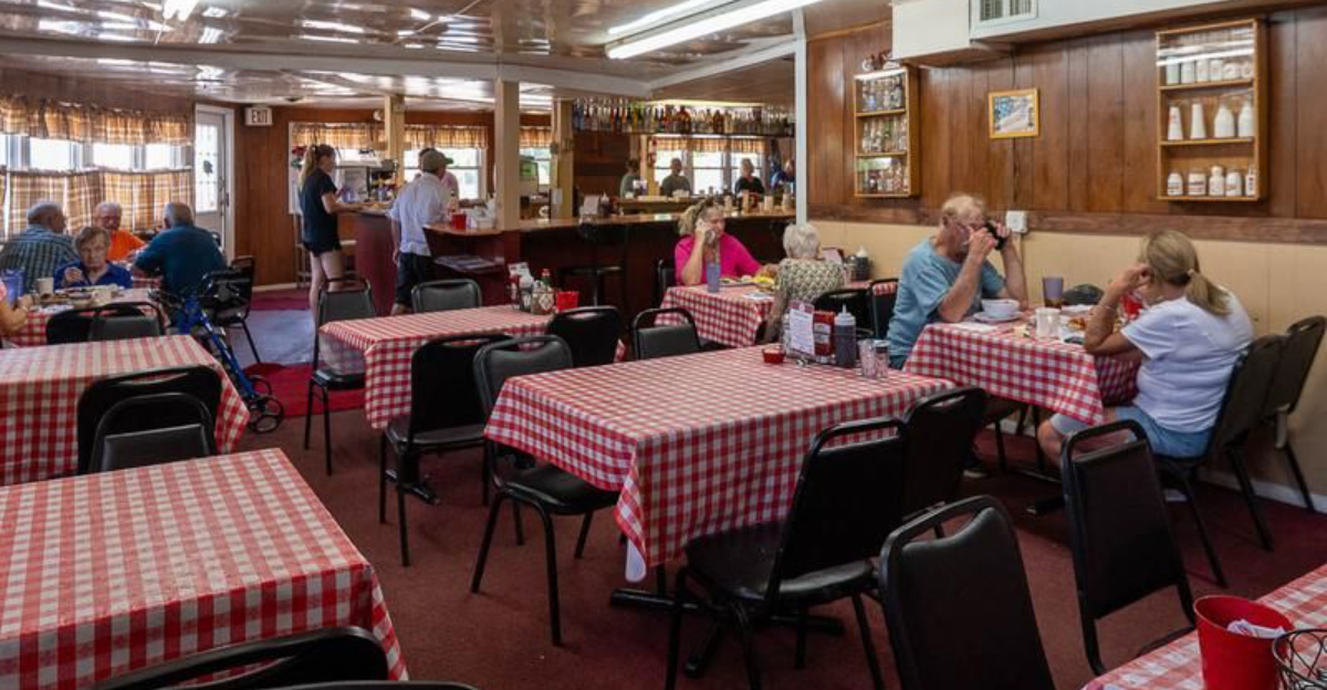 This Tiny New York Diner Is A Hidden Gem For Comfort Food Lovers
