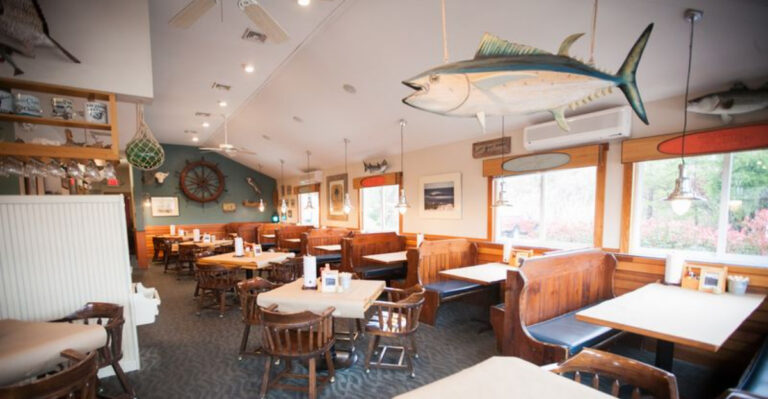 This Waterfront New Jersey Crab House Serves a Maryland-Style Blue Crab Feast