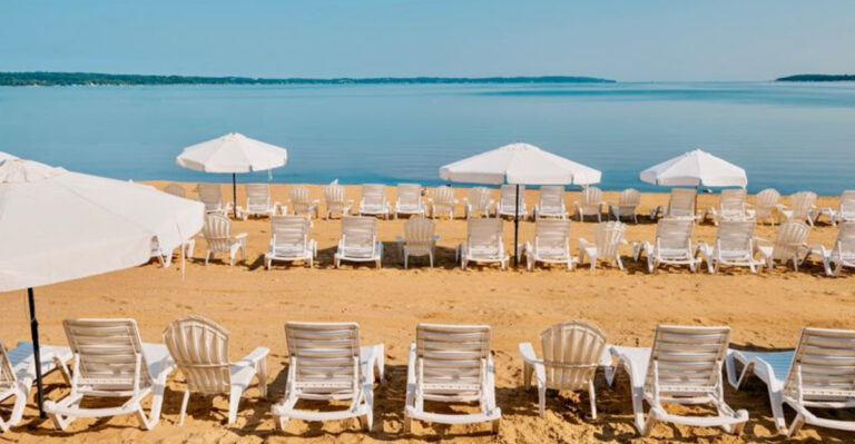 Vacation Mode Kicks In Fast At 13 Michigan Resorts Made For Beach Lovers