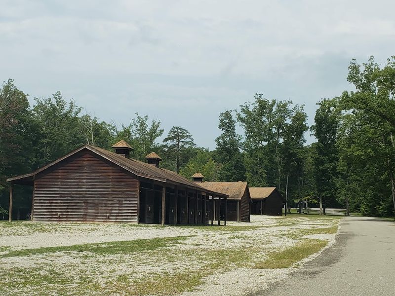 Cabins, Campgrounds, and the Overnight Advantage Cabins, Campgrounds, and the Overnight Advantage