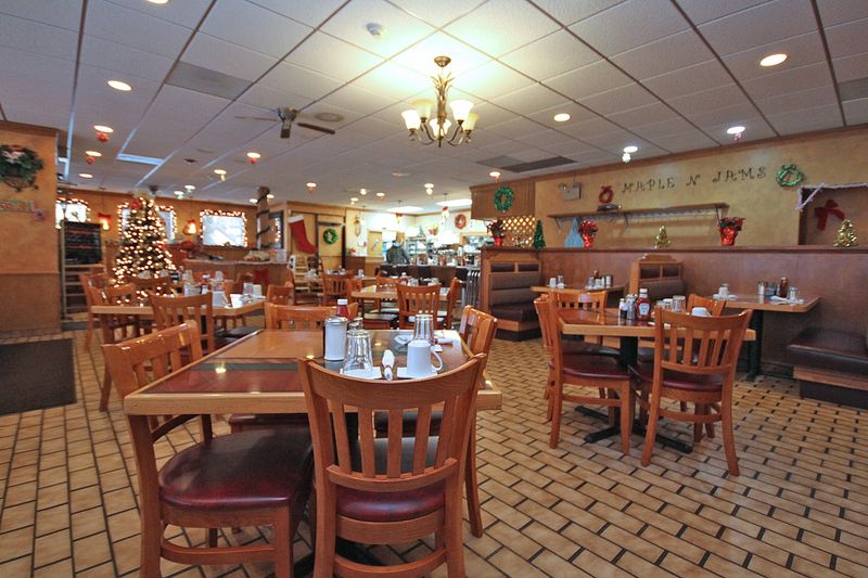 Maple N Jams Cafe (Burbank)