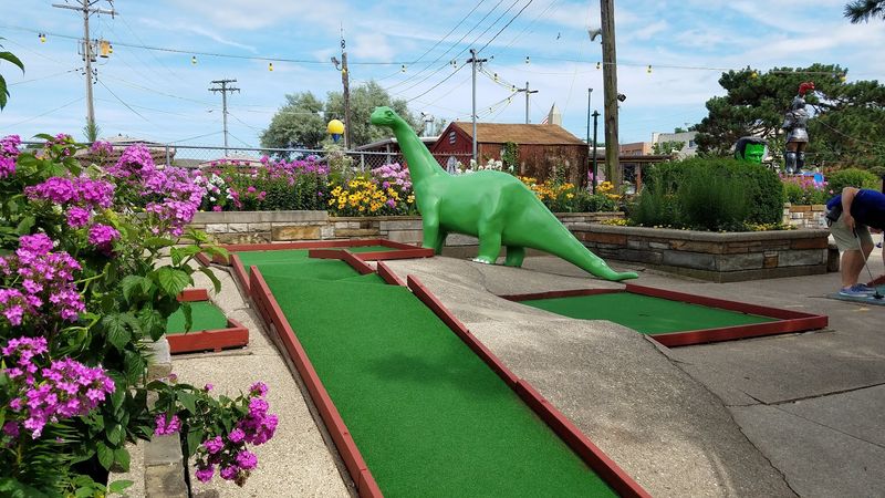 Why This Lincolnwood Classic Still Plays Like Illinois Summer