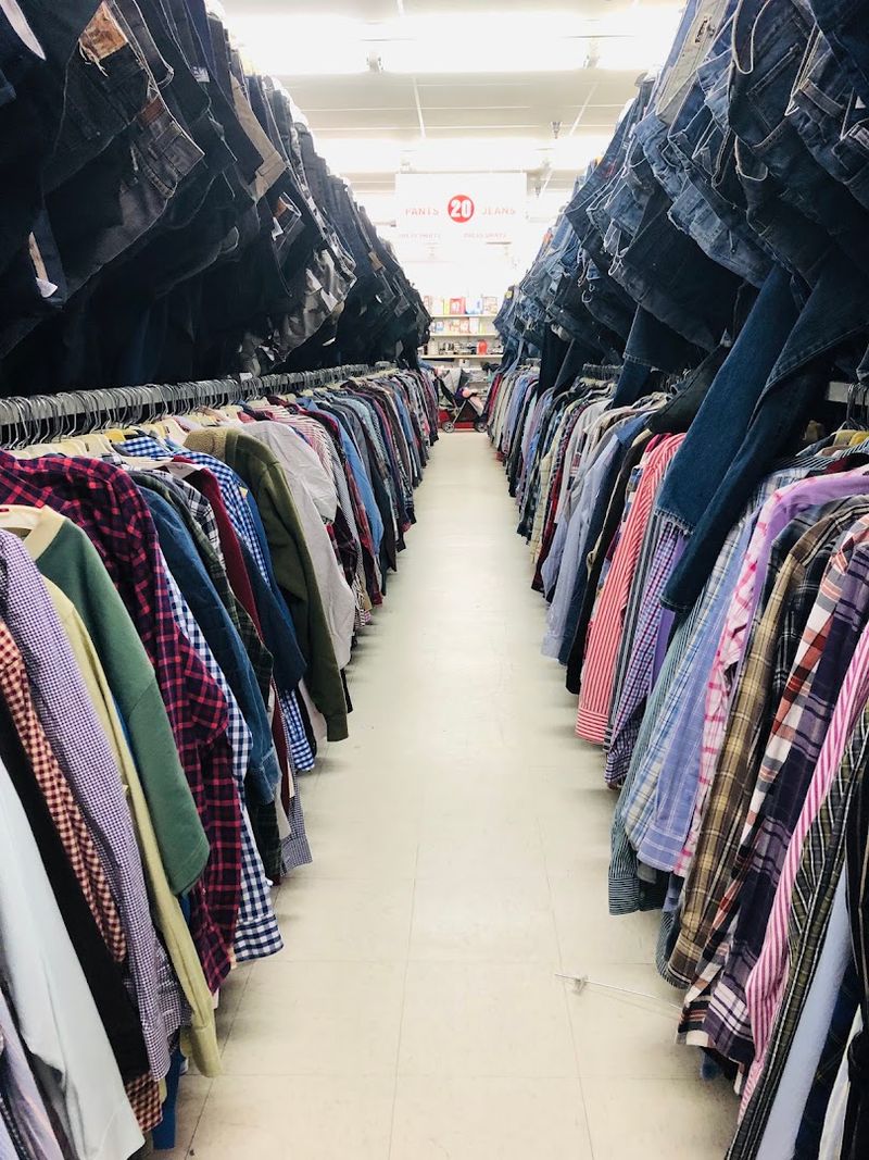 Village Discount Outlet (Chicago) Village Discount Outlet (Chicago)