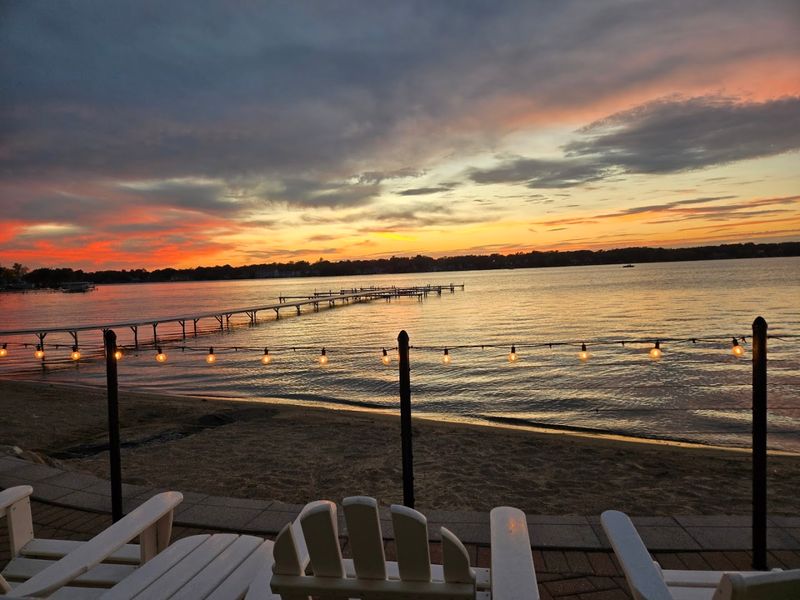 Lighthouse Restaurant (Cedar Lake) Lighthouse Restaurant (Cedar Lake)