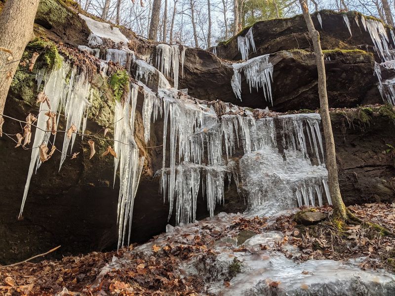 Hemlock Cliffs (English) Hemlock Cliffs (English)