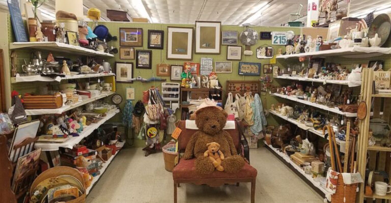You’ll Want To Spend The Entire Day At This Massive Ohio Antique Mall