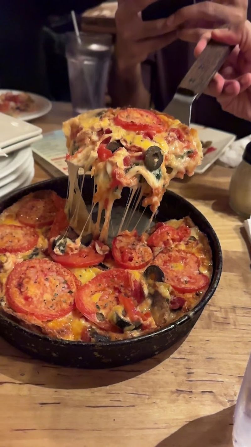 Lou Malnati's Pizzeria (Chicago) Lou Malnati's Pizzeria (Chicago)