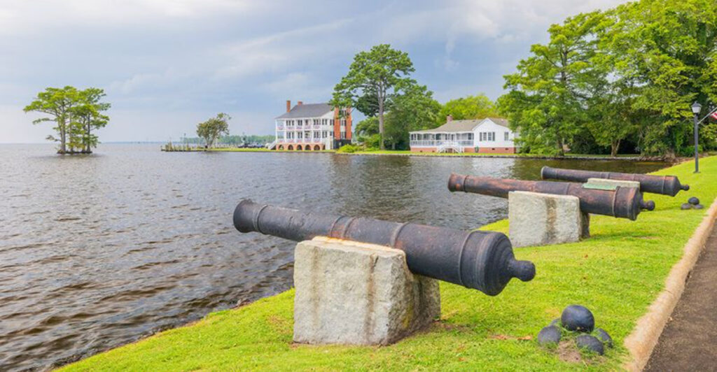 10 North Carolina Towns With Low Rent, Affordable Groceries, and Cheaper Gas
