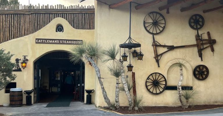 10 Texas Restaurants That Are Pure Texas Without Even Trying