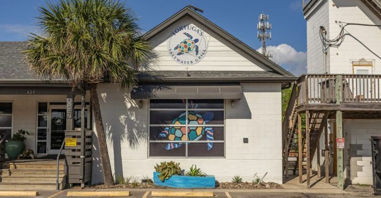 11 Texas Gulf Coast Restaurants Locals Swear By For Seriously Good Seafood