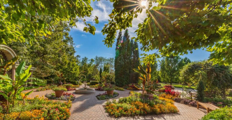 12 Botanical Gardens In Ohio Known For Stunning Seasonal Blooms