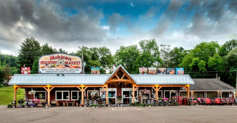 13 Ohio Country Stores With Snacks Worth Grabbing On A Road Trip