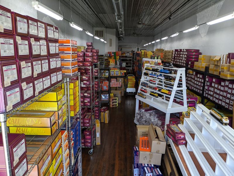 Inside the Shelves Built for Serious Model Railroaders Inside the Shelves Built for Serious Model Railroaders