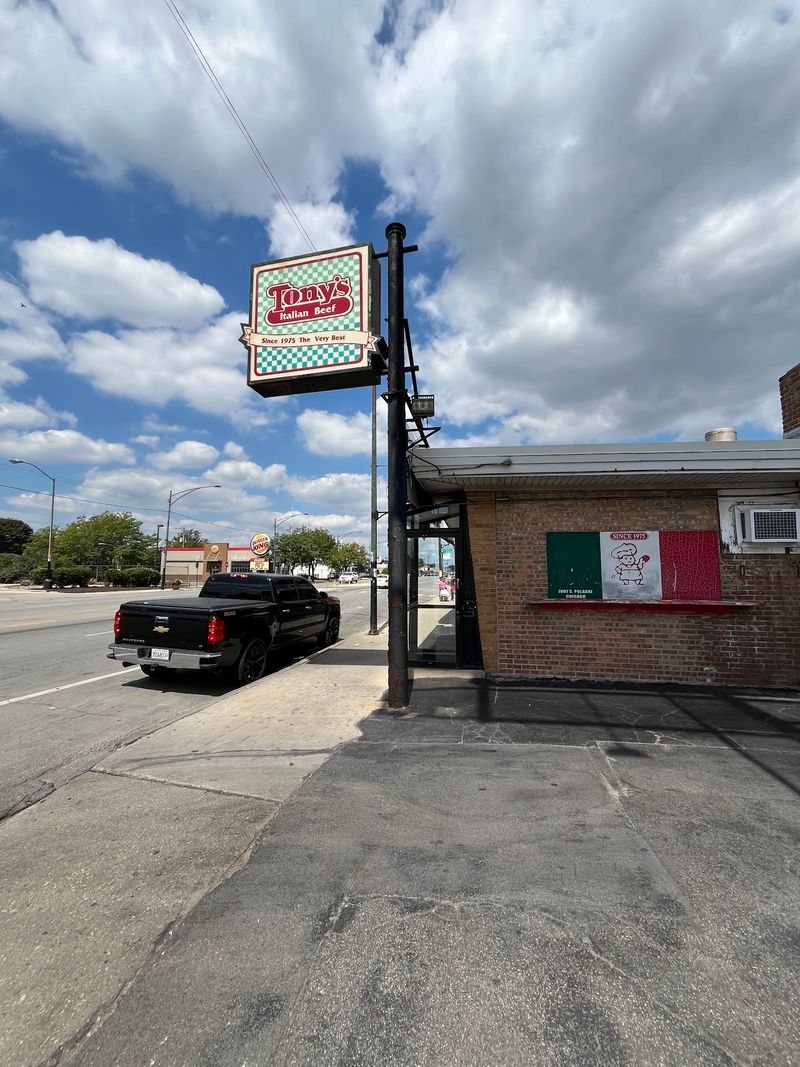 A Plain Corner Spot With a Big South Side Presence