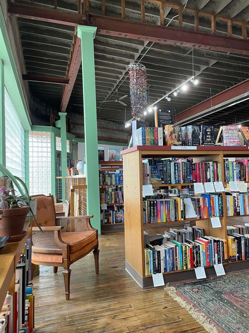 27th Letter Books (Detroit)