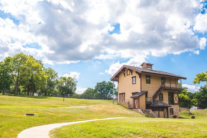 Gardens, Grounds, and the Quiet Side of Illinois Charm