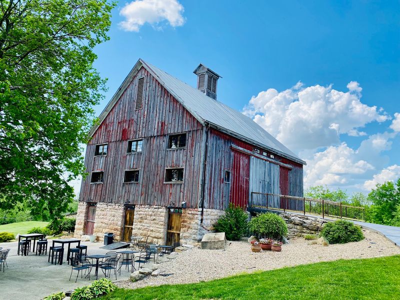 Pointe D’Vine Vineyard & Venue (Quincy)