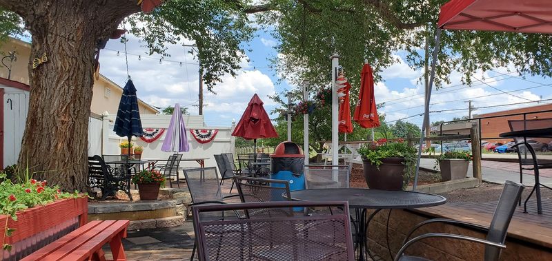 Shade, Music, and Dog-Friendly Energy Change the Mood Shade, Music, and Dog-Friendly Energy Change the Mood
