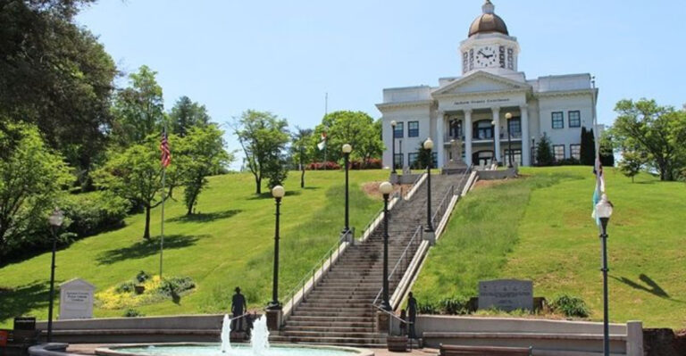 7 Outdoorsy Towns in North Carolina That Don’t Seem Real