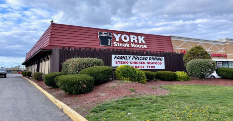 8 Surprisingly Affordable Ohio Steakhouses That Serve Huge Portions