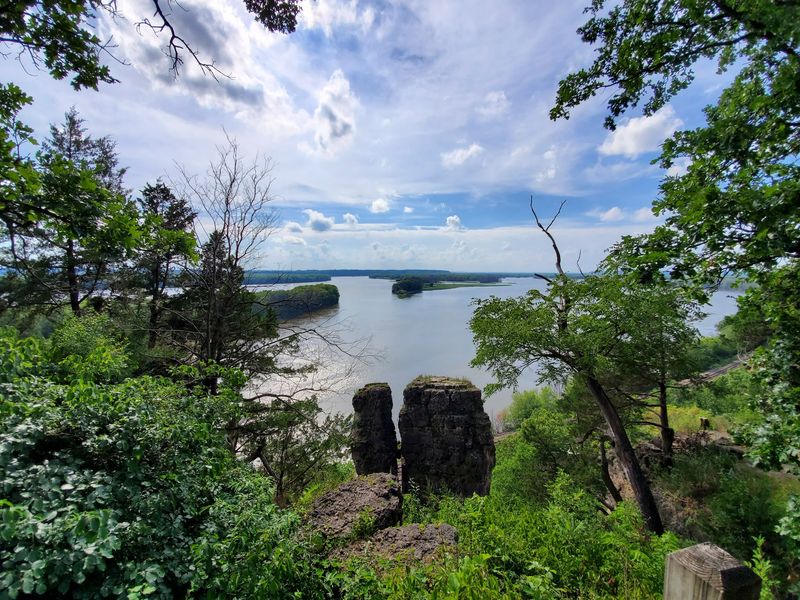 Bluffs That Change the Whole Scene Bluffs That Change the Whole Scene