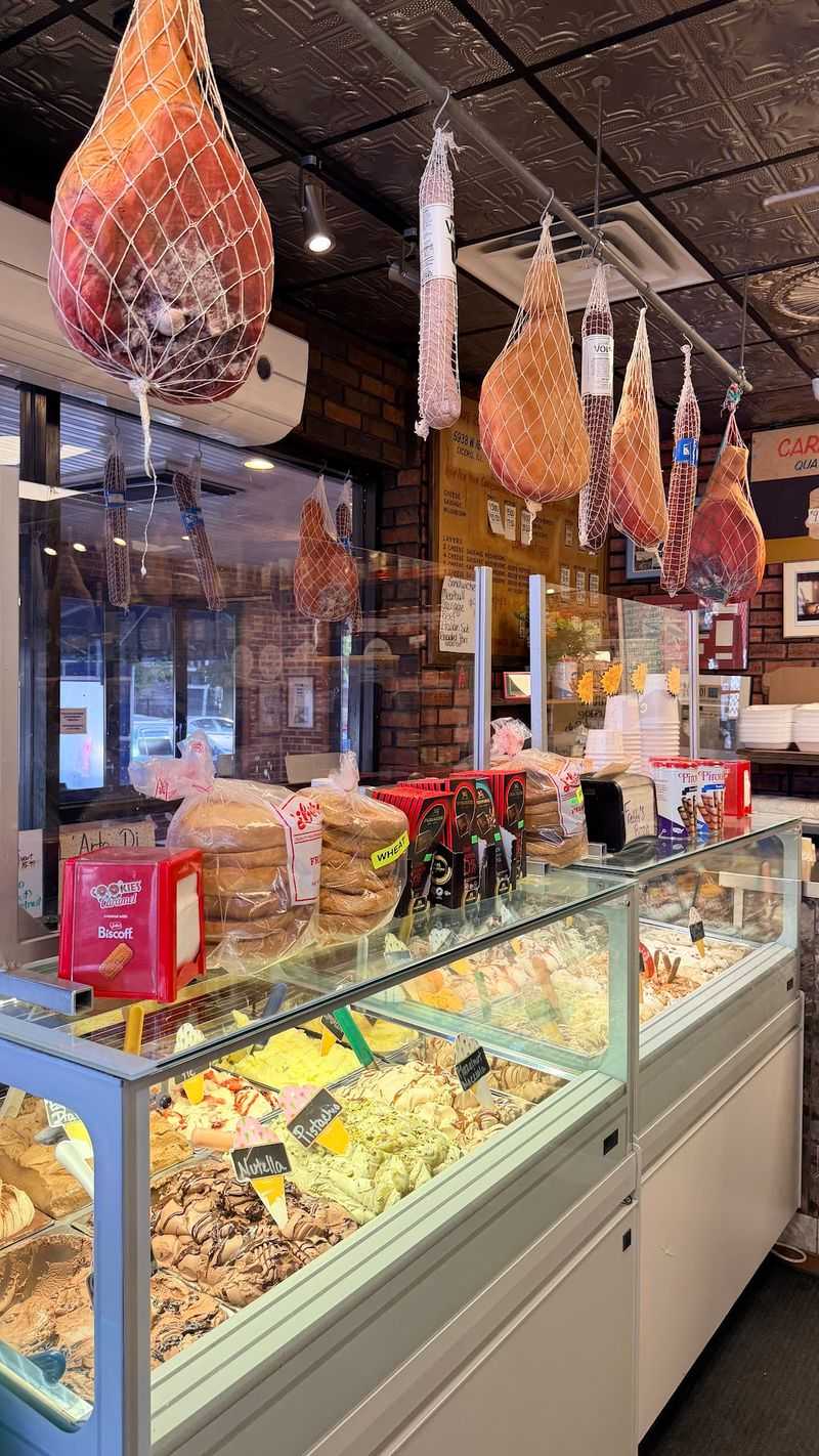 More Than a Pizza Joint, an Italian Market in Motion More Than a Pizza Joint, an Italian Market in Motion