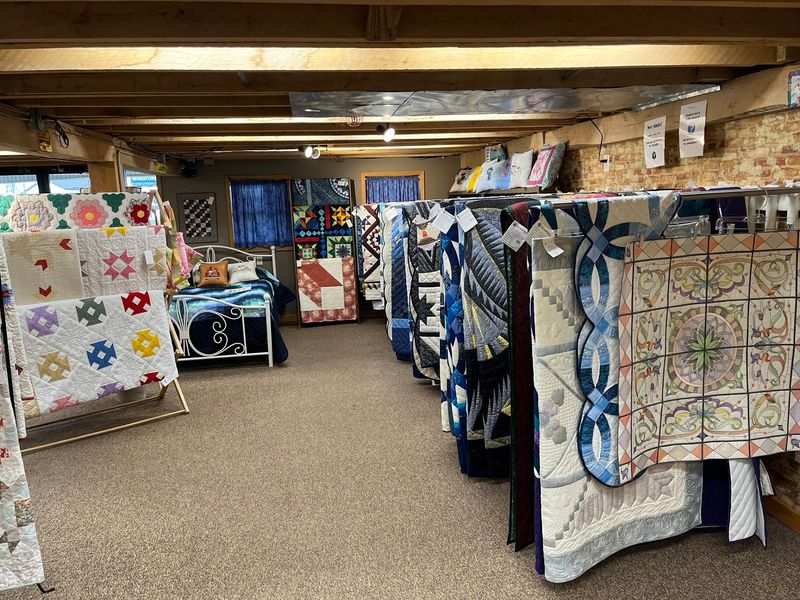 A Two-Story Quilt Stop That Changes the Usual Shopping Rhythm A Two-Story Quilt Stop That Changes the Usual Shopping Rhythm