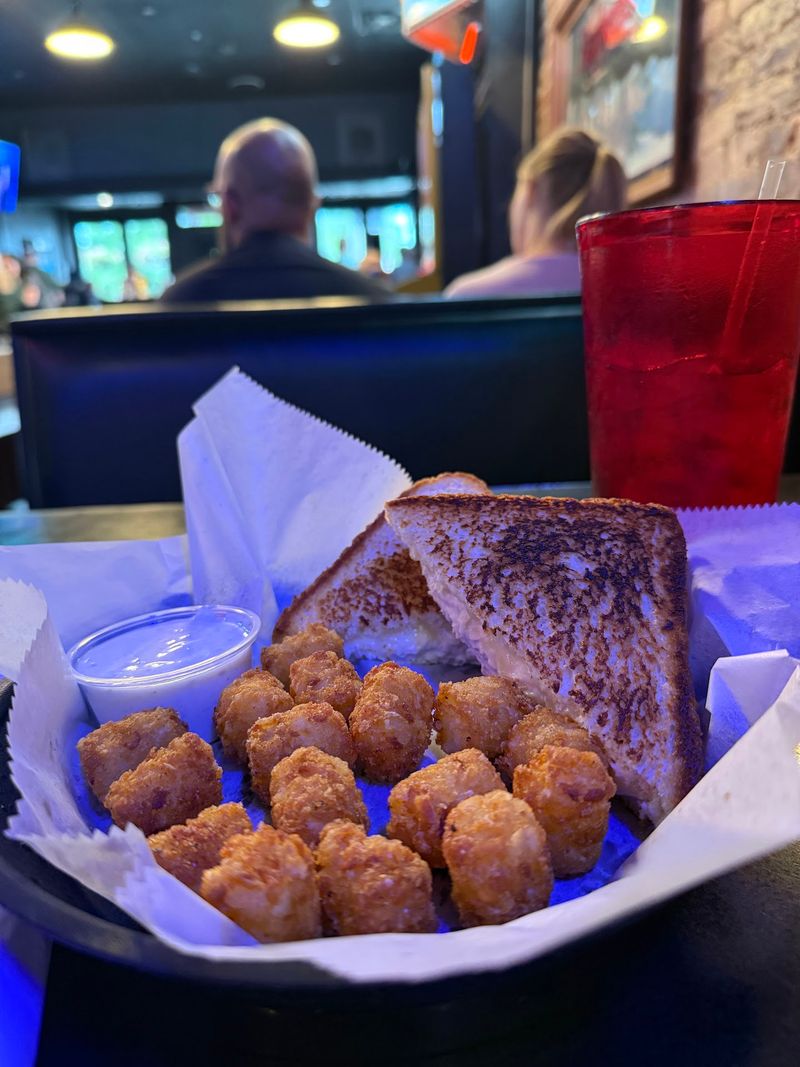 A Neighborhood Spot That Still Acts Like One
