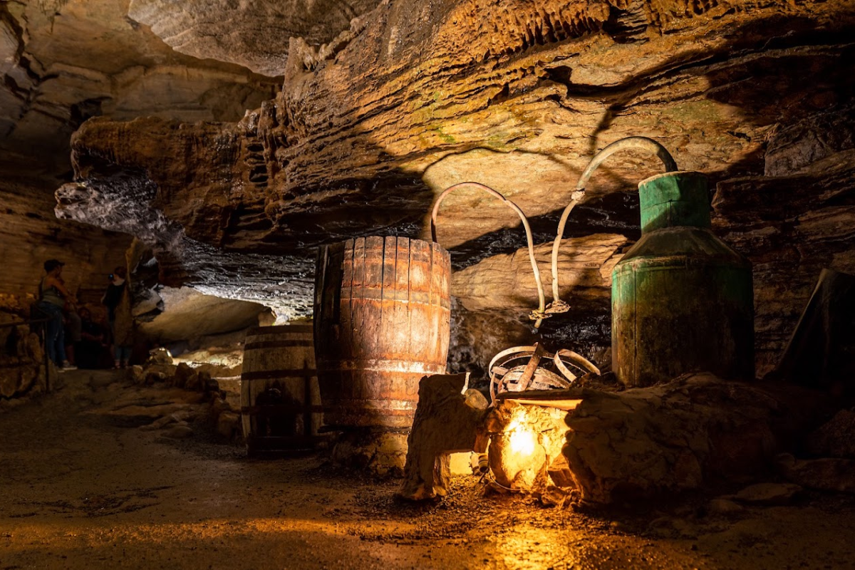 9 Tennessee Caves That Feel Like Secret Worlds Beneath Your Feet