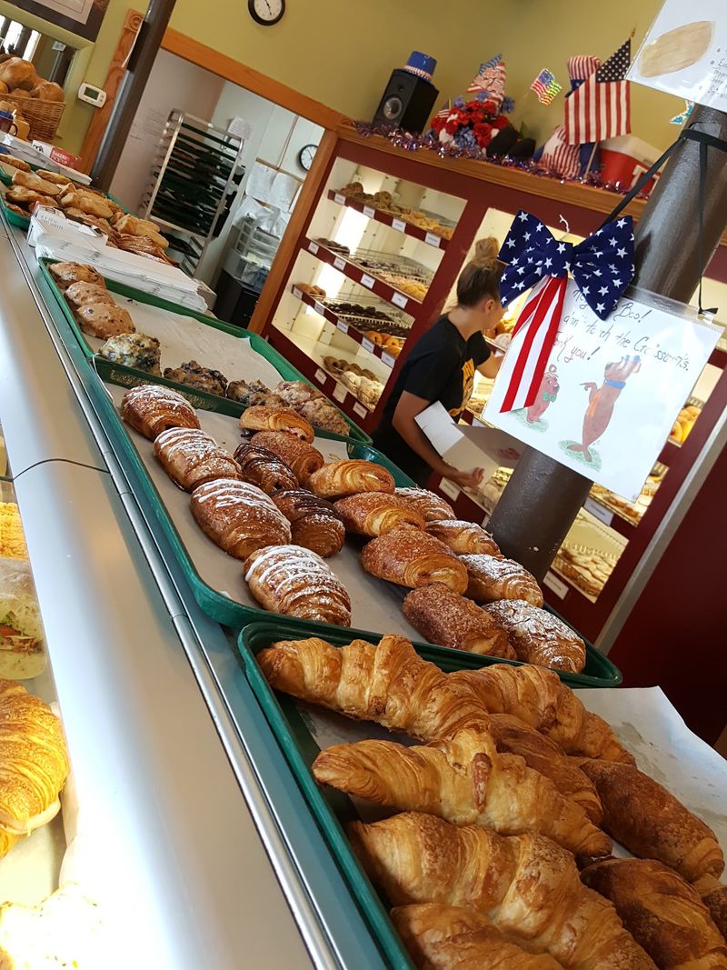 A Busy Counter, a Local Rhythm, and No Need for Flash