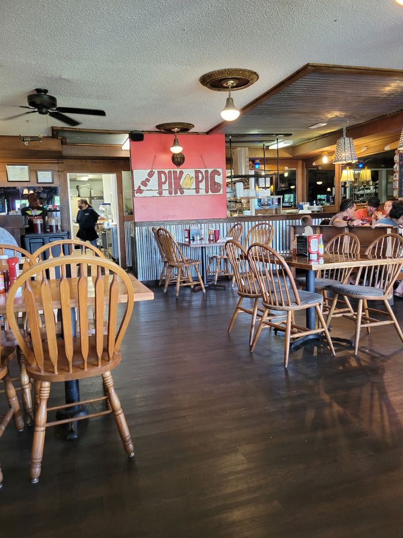 A Busy Lunch Spot That Rewards Good Timing A Busy Lunch Spot That Rewards Good Timing