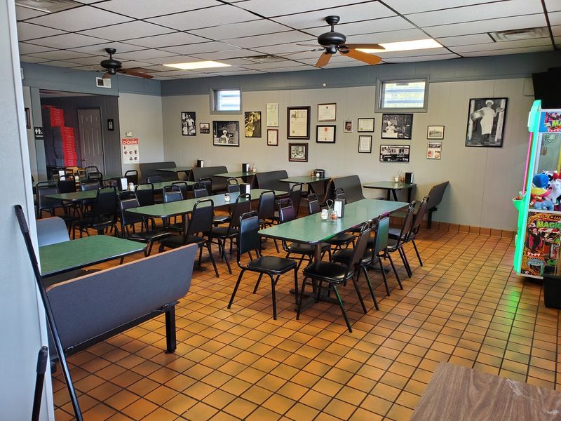 A Century-Old Pizza Story Still Lives On Bleecker Street