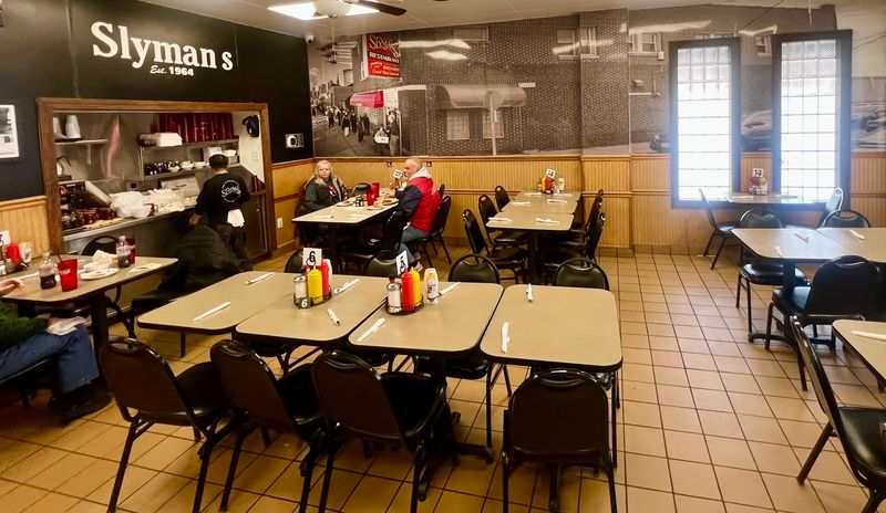 A Classic Cleveland Deli Feel A Classic Cleveland Deli Feel