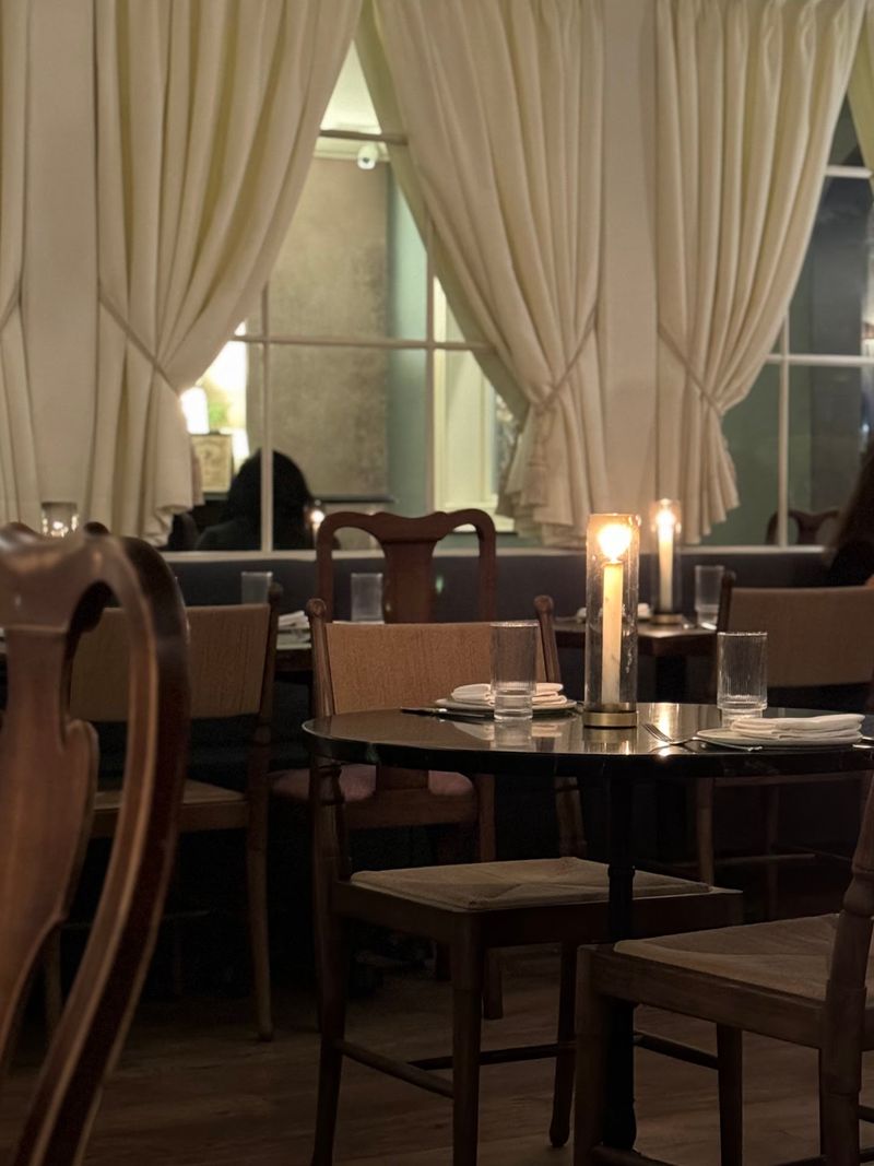 A Cozy Setting That Keeps Fine Dining Approachable A Cozy Setting That Keeps Fine Dining Approachable