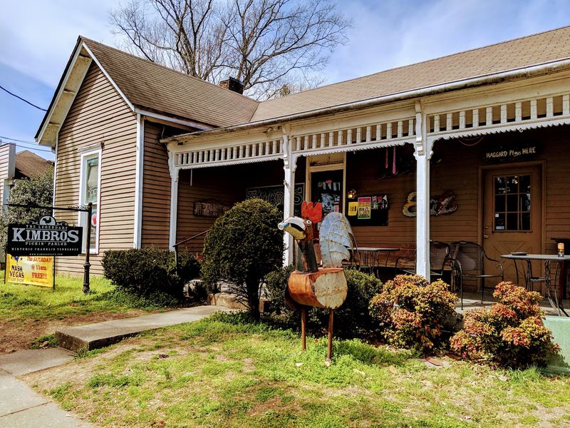 A Franklin Hideaway That Feels More Like a House Party Than a Music Venue A Franklin Hideaway That Feels More Like a House Party Than a Music Venue