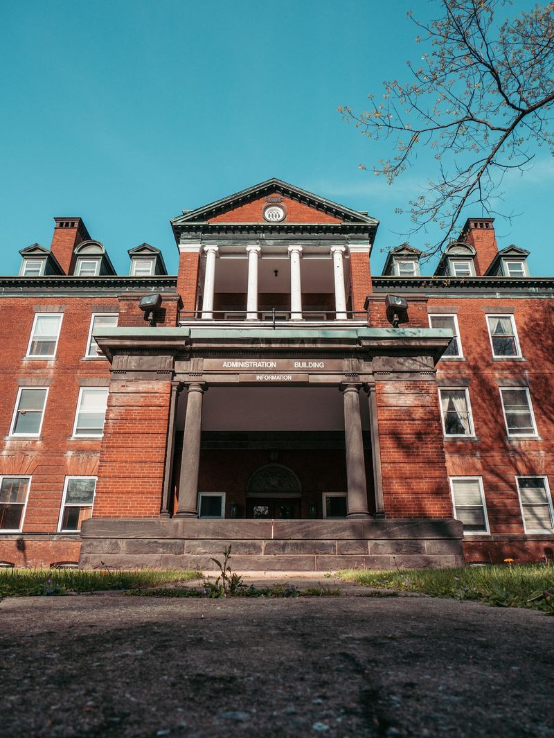 A Giant Campus That Refused to Disappear