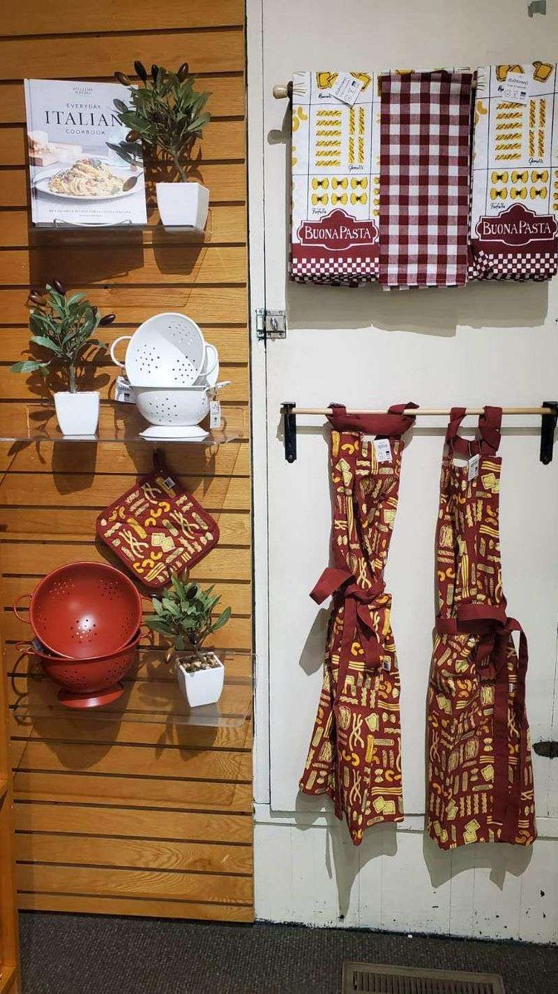 A Gift Room That Saves Last-Minute Shoppers A Gift Room That Saves Last-Minute Shoppers