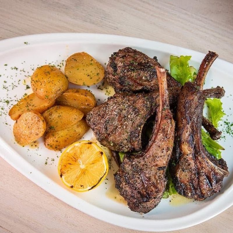 A Greek Food Tradition That Still Draws Crowds