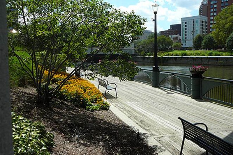 A Green Route That Rewrites the City Map