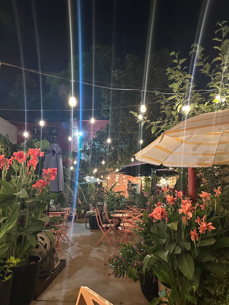A Hidden Garden That Feels Like Escaping The City A Hidden Garden That Feels Like Escaping The City