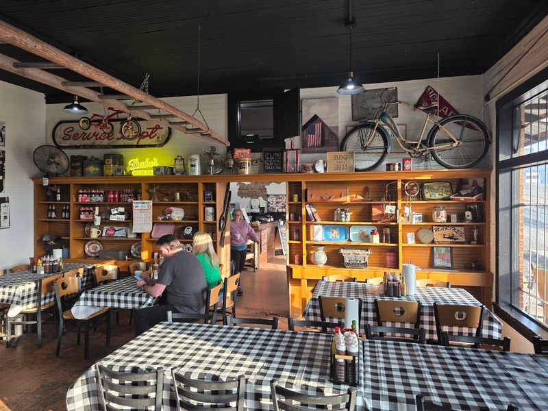A Laid-Back BBQ Joint That Feels Perfectly at Home in Friendsville A Laid-Back BBQ Joint That Feels Perfectly at Home in Friendsville
