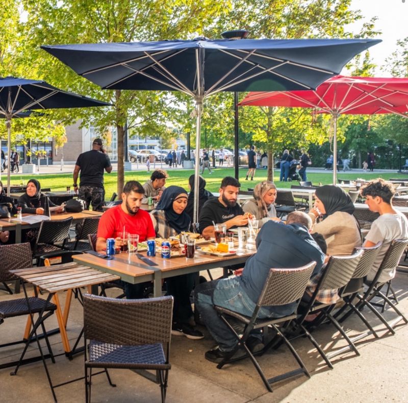 A Michigan Avenue Spot That Catches Your Eye Fast
